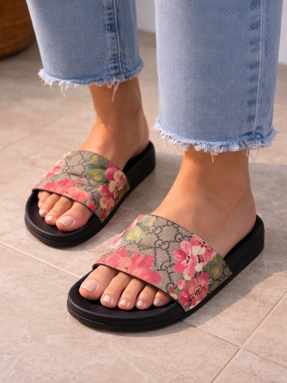 Authentic Gucci Blooms GG Supreme Slide Sandals - Pink/Green Floral Strap Size 7
